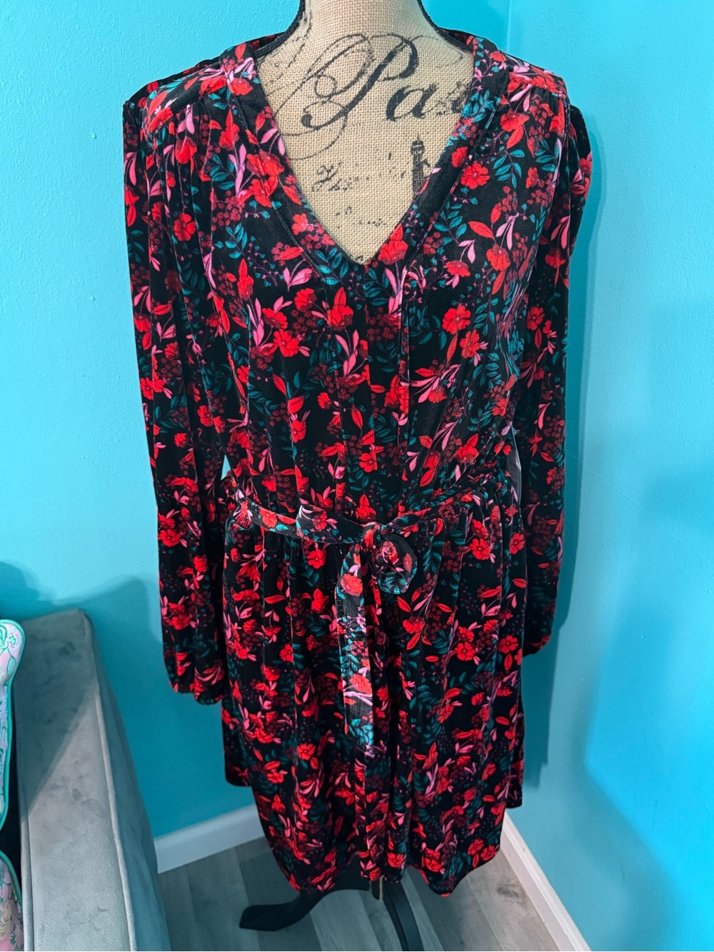 NWT Womenβs Draper James Tie Waist Floral Pattern Velvet Dress Size XXL
